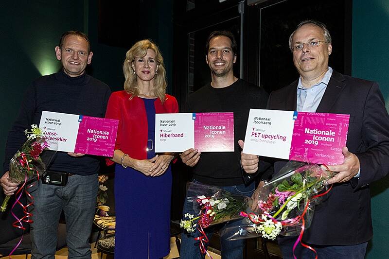 Mona Keijzer, staatssecretaris EZK, samen met de drie winnaars Natonale Iconen 2019